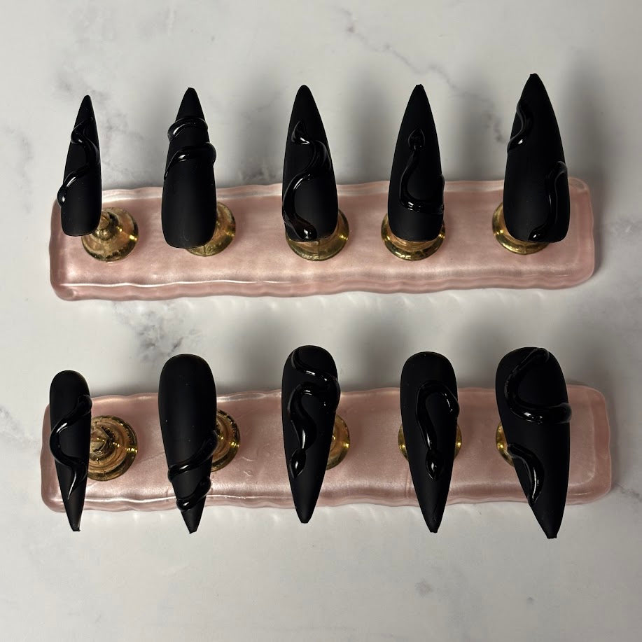 Black Snake Press-On Nails – “Venom Drip” Collection