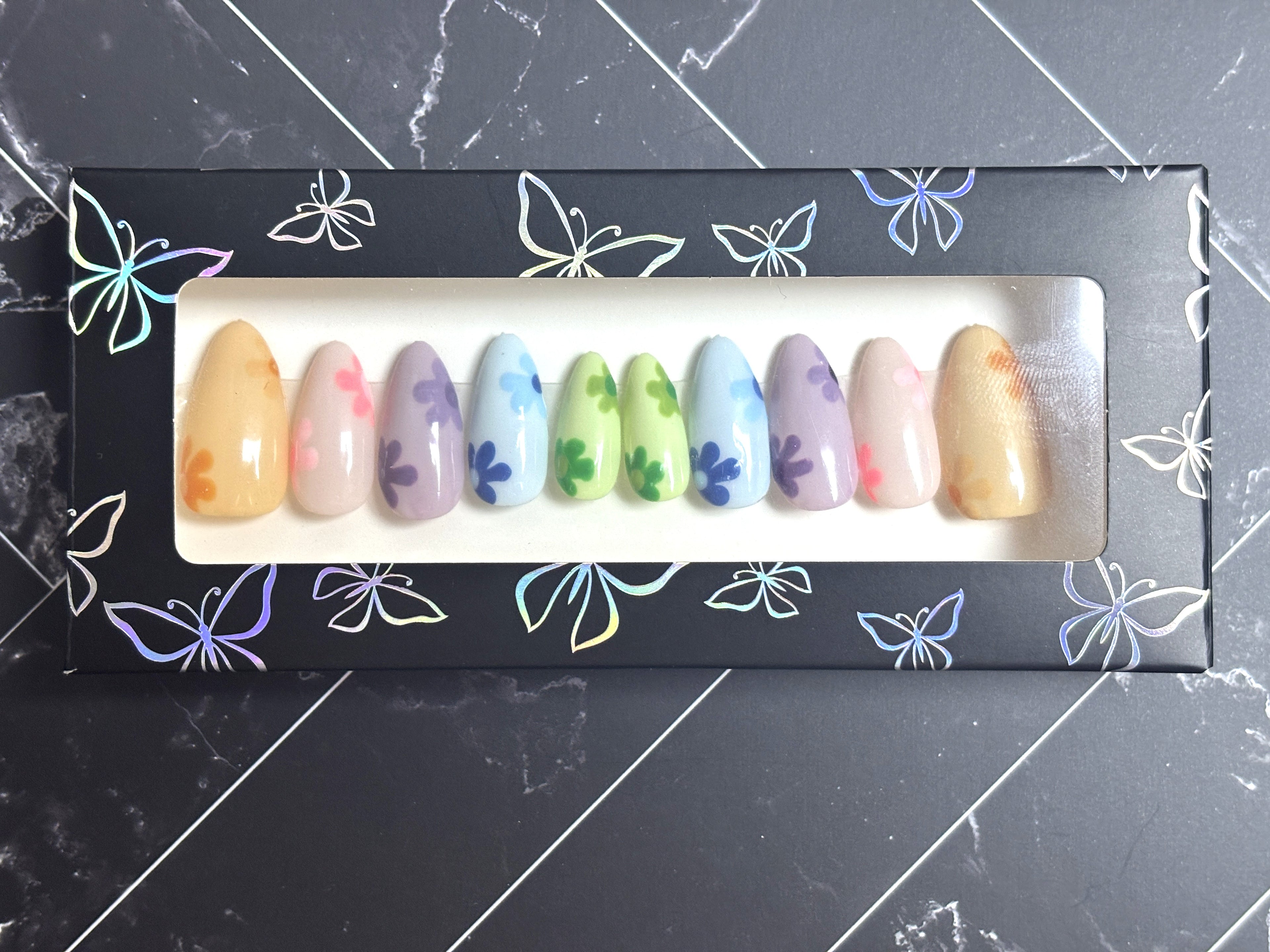 SpongeBob Flower Press-On Nails – “Bikini Bottom Bloom” Collection